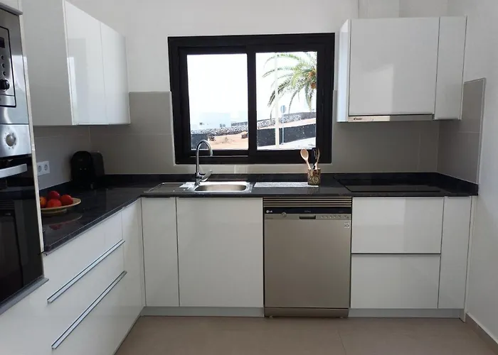 Falcon Apartment Tinajo