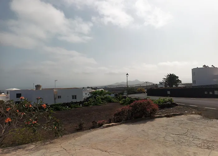 Falcon Apartment Tinajo